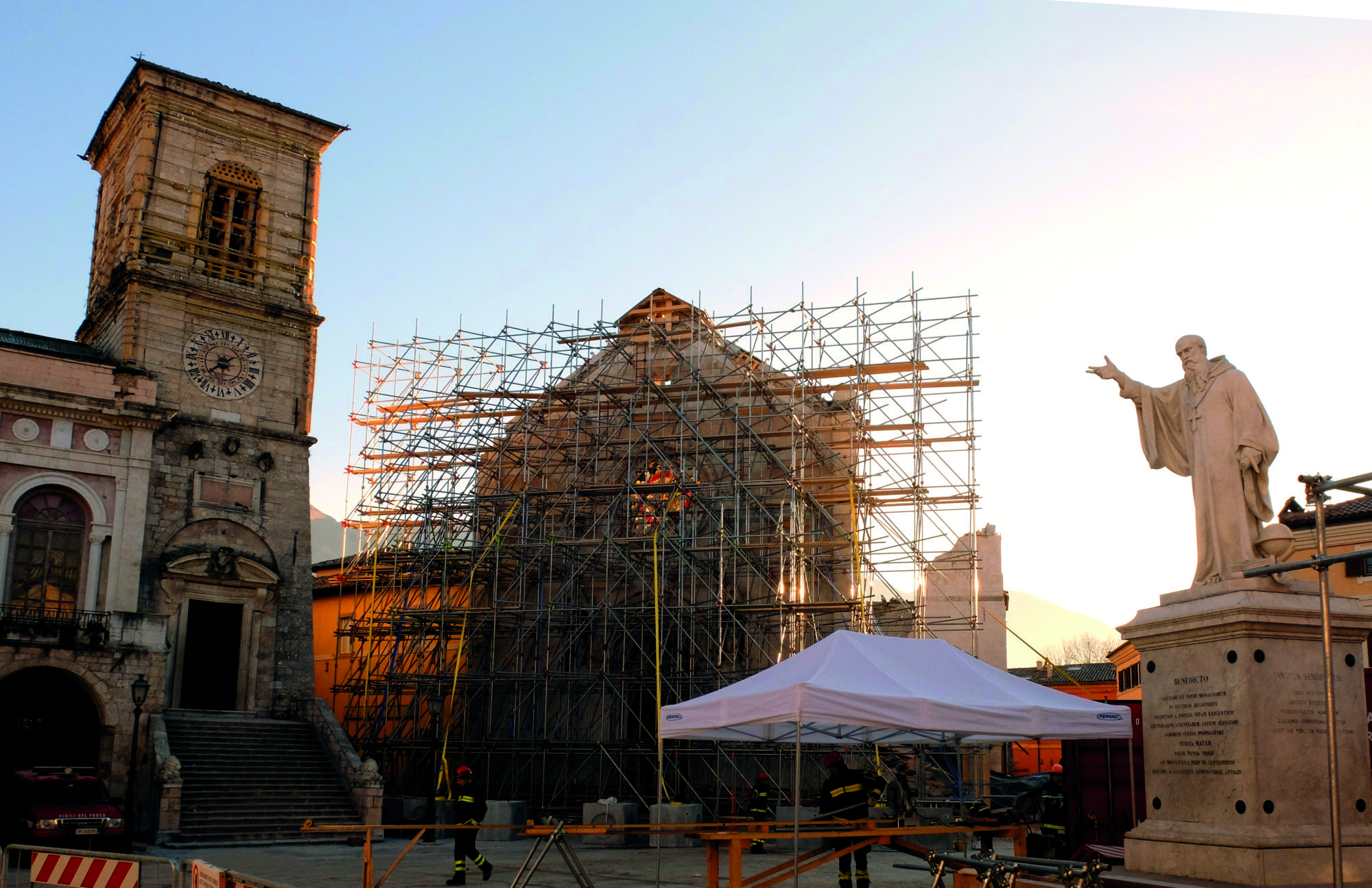 Immagine della Piazza principale di Norcia distrutta dal terremoto